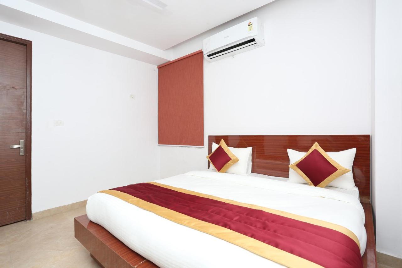 Capital O 12807 Amaira Hotel And Banquets Νόιντα Εξωτερικό φωτογραφία