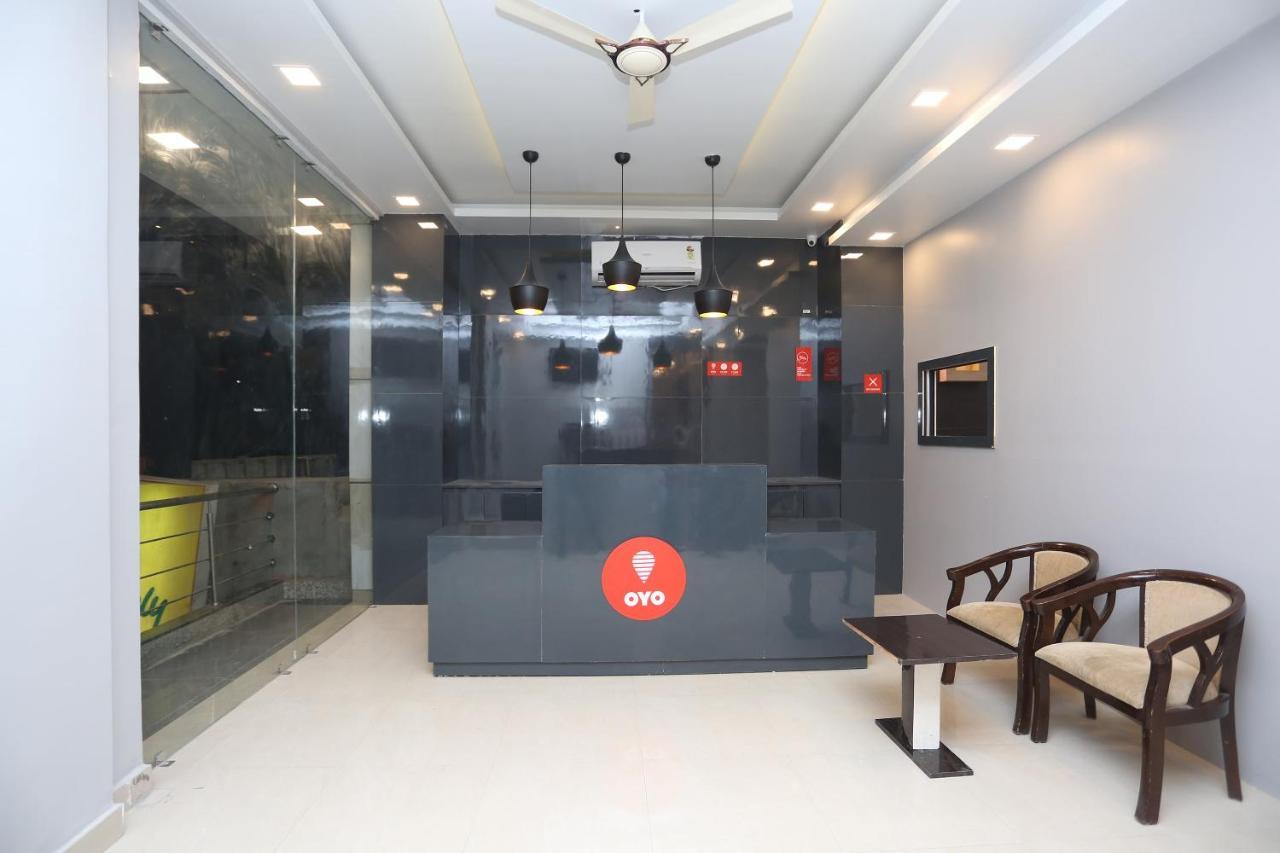Capital O 12807 Amaira Hotel And Banquets Νόιντα Εξωτερικό φωτογραφία