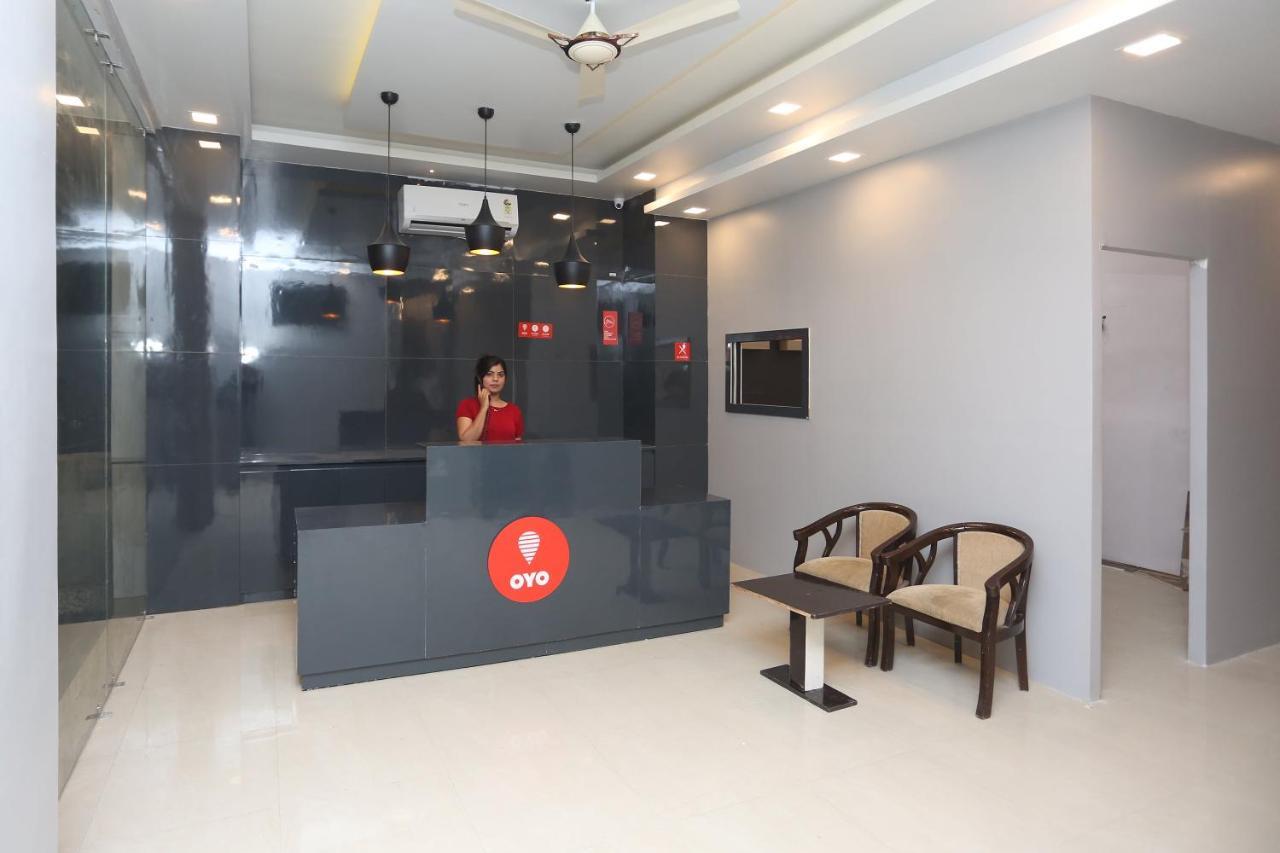 Capital O 12807 Amaira Hotel And Banquets Νόιντα Εξωτερικό φωτογραφία