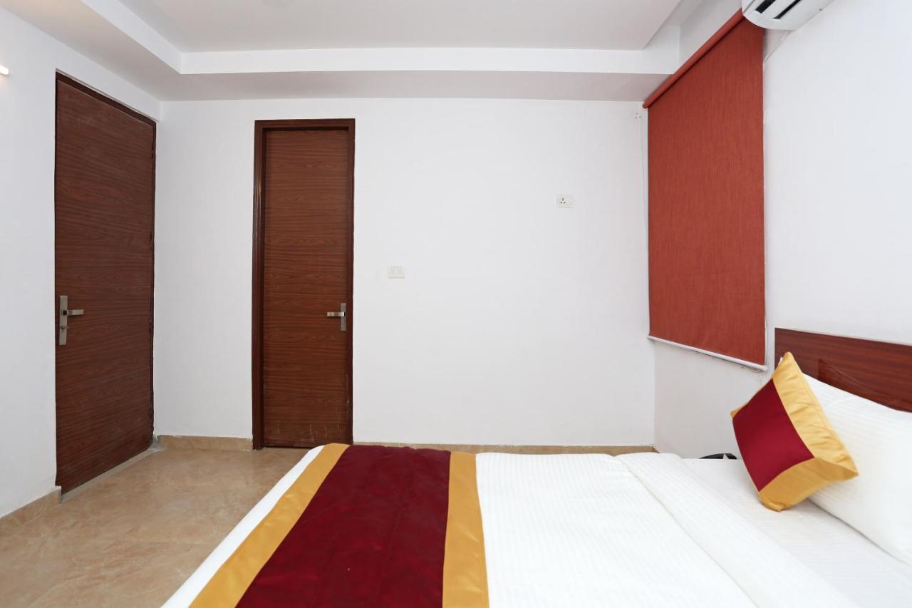 Capital O 12807 Amaira Hotel And Banquets Νόιντα Εξωτερικό φωτογραφία
