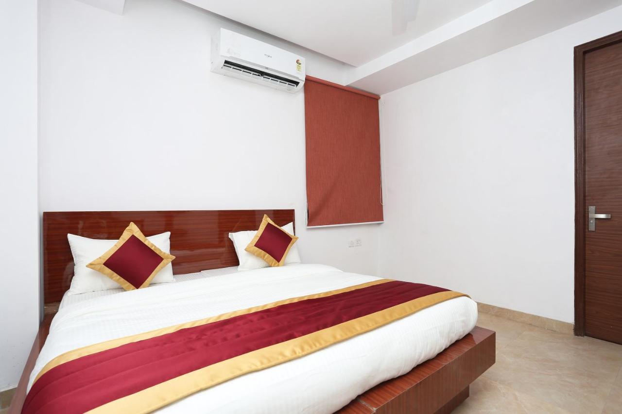 Capital O 12807 Amaira Hotel And Banquets Νόιντα Εξωτερικό φωτογραφία