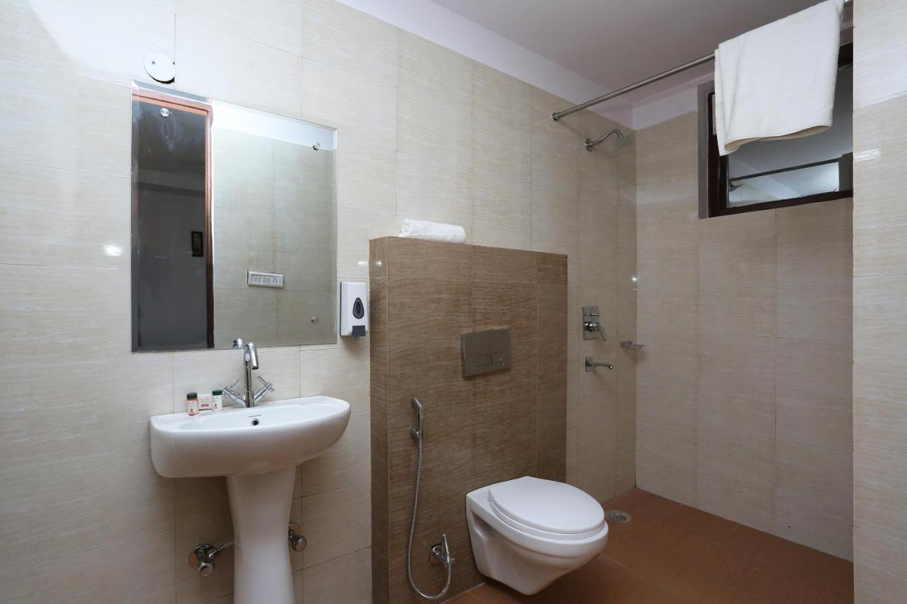 Capital O 12807 Amaira Hotel And Banquets Νόιντα Εξωτερικό φωτογραφία