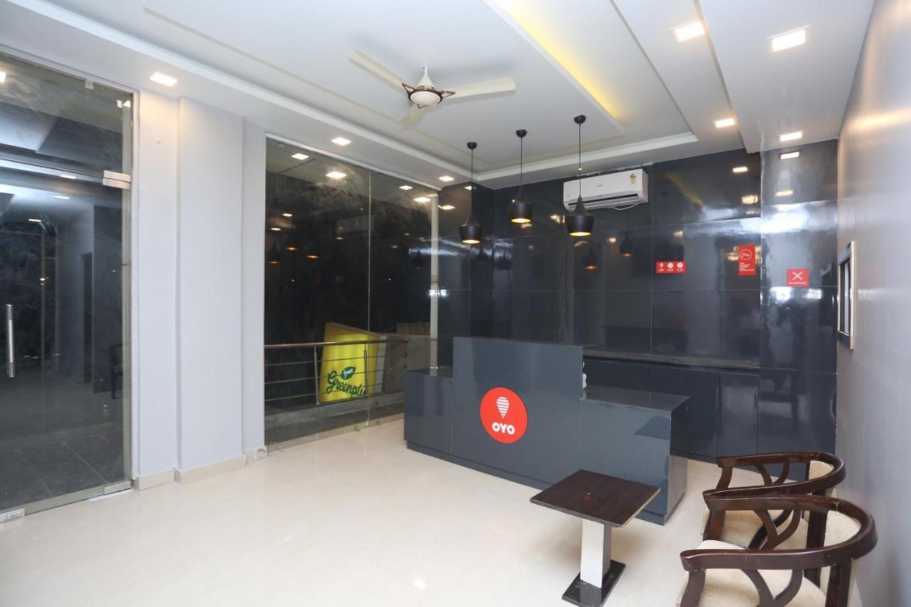 Capital O 12807 Amaira Hotel And Banquets Νόιντα Εξωτερικό φωτογραφία